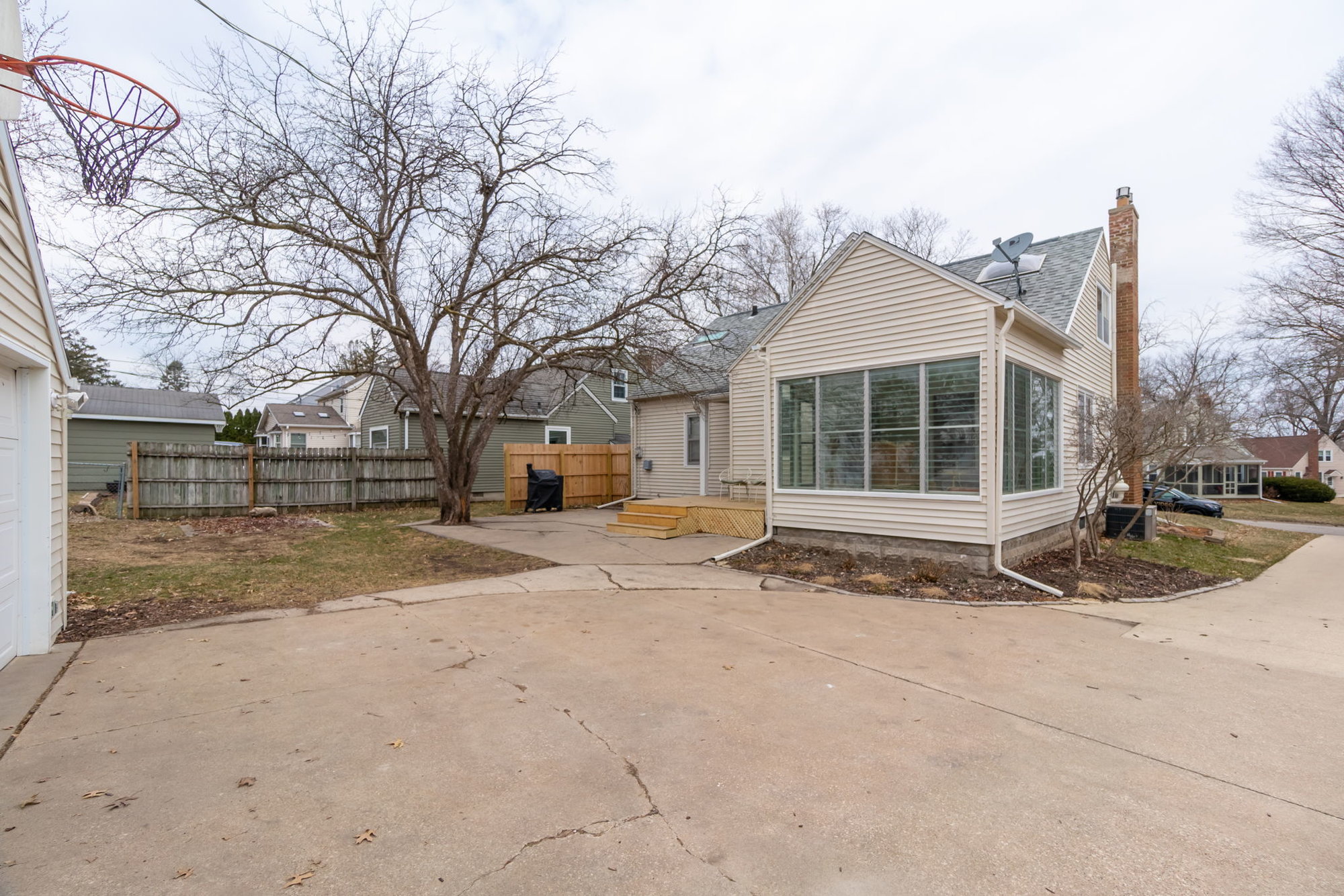 Check Out this Darling Derbyshire Home in Waterloo Iowa